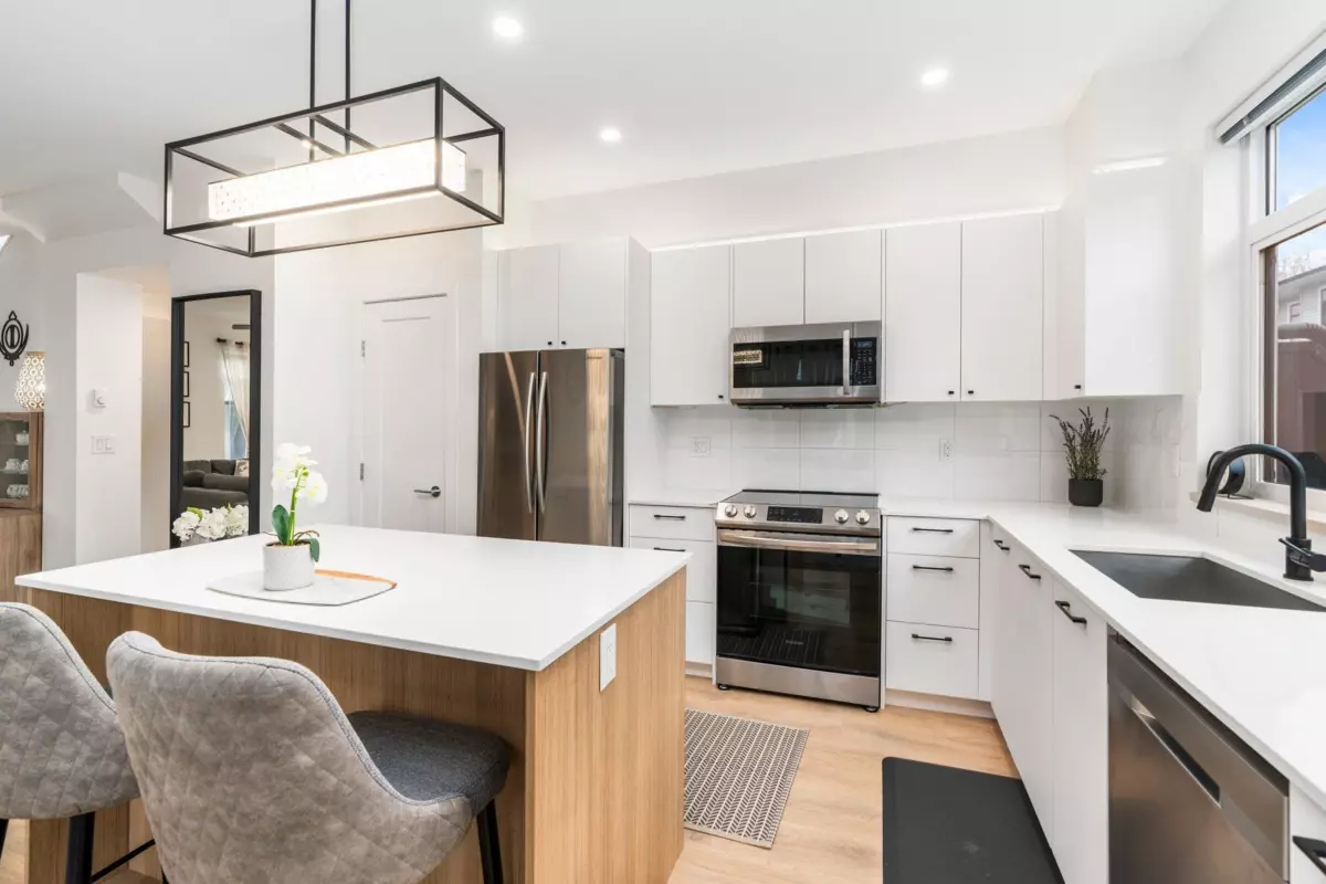 Dining Area Photo of 41 15235 Sitka Drive, Surrey, BC