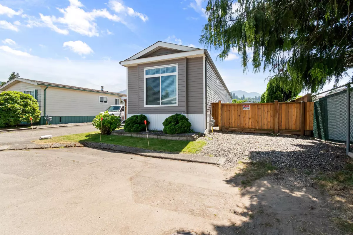 Living Room Photo of 93 6338 Vedder Road, Chilliwack, BC