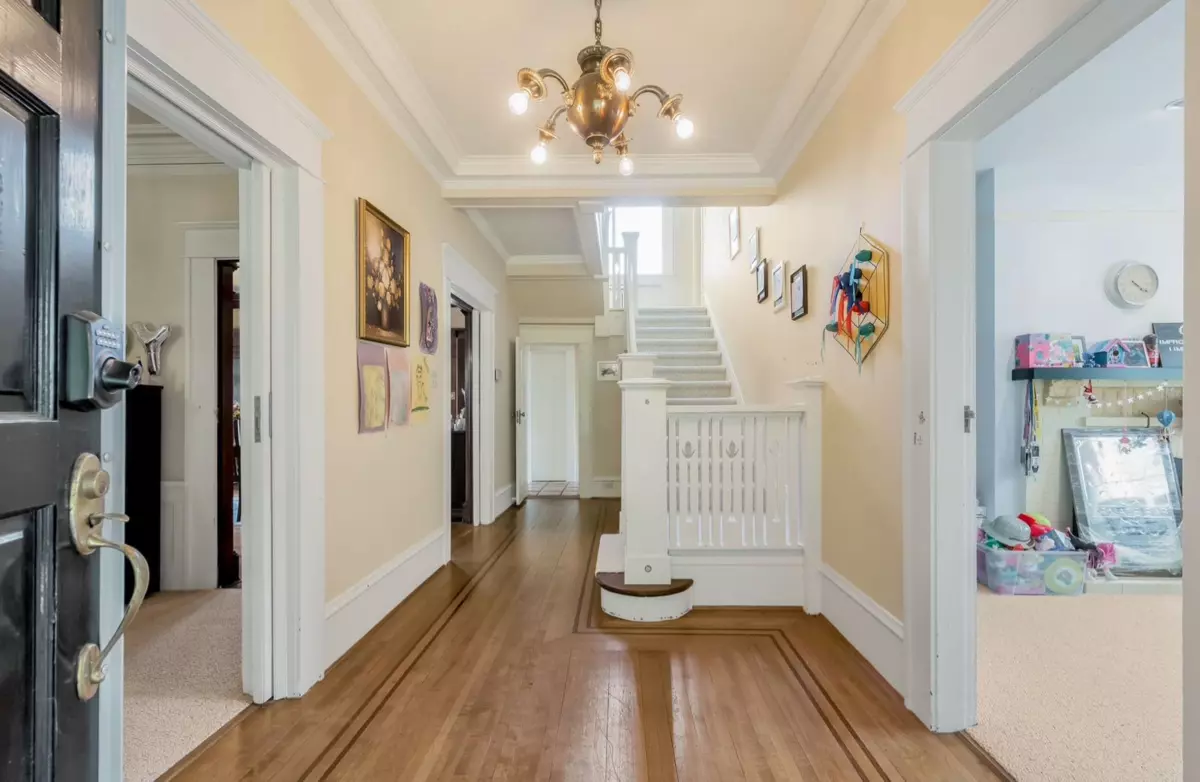 Family Room Photo of 1670 W 49th Avenue, Vancouver, BC