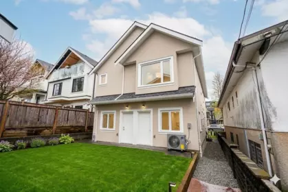 Front Yard Photo of 3435 Franklin Street, Vancouver, BC