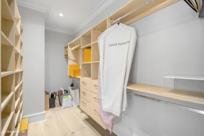 Laundry Room Photo of 991 Cross Creek Road, West Vancouver, BC