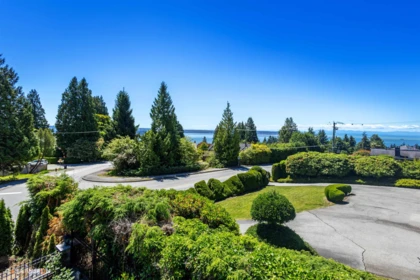 Playground / Recreational Area Near 991 Cross Creek Road, West Vancouver, BC