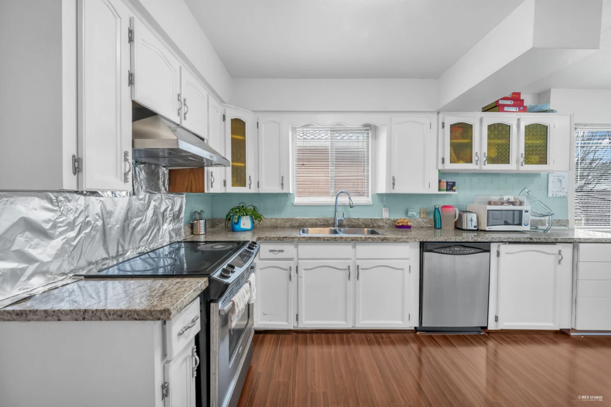 Dining Area Photo of 3334 Archimedes Street, Vancouver, BC