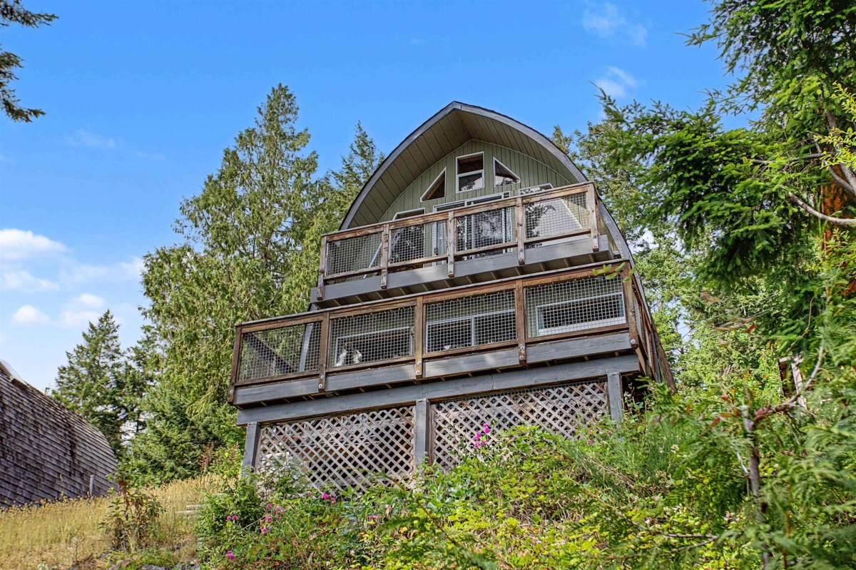 Family Room Photo of 1 12139 Sunshine Coast Highway, Madeira Park, BC