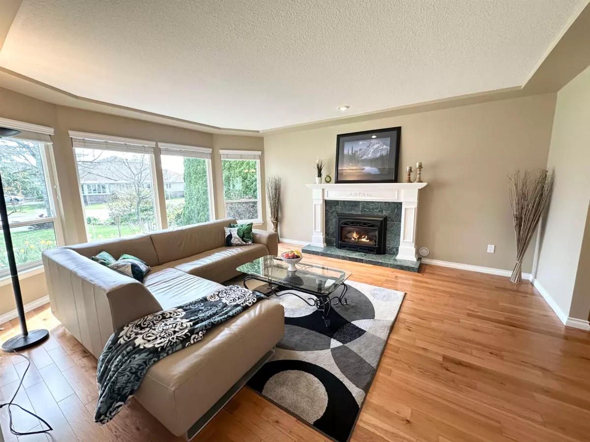 Family Room Photo of 14897 22 Avenue, Surrey, BC