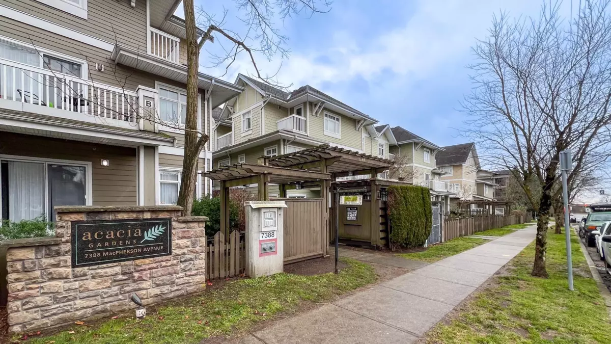 Living Room Photo of 40 7388 Macpherson Avenue, Burnaby, BC