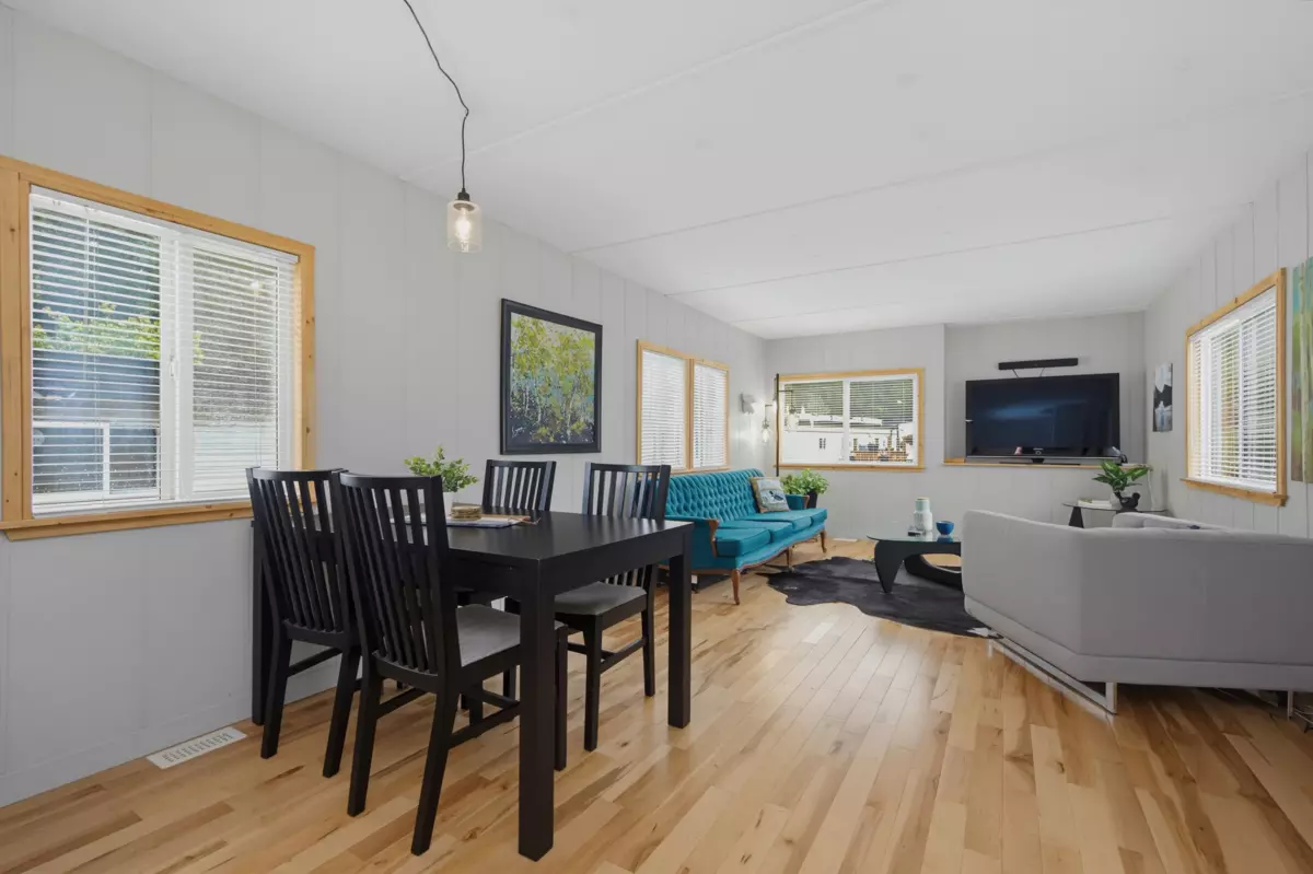 Family Room Photo of 40 3031 200 Street, Langley, BC