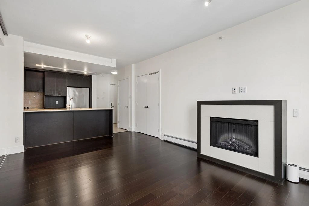 Living Room Photo of 1208 1320 Chesterfield Avenue, North Vancouver, BC