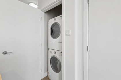 Walk-In Closet Photo of 1208 1320 Chesterfield Avenue, North Vancouver, BC