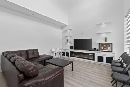 Kitchen Island Photo of 10628 124 Street, Surrey, BC