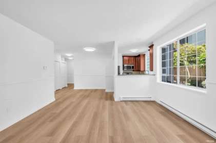 110 125 W 18th Street, North Vancouver, BC, North Vancouver — Apartment/Condo for sale