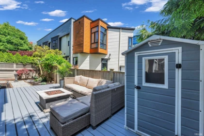 Garden / Landscaping Photo of 110 125 W 18th Street, North Vancouver, BC