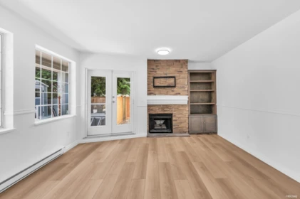 Kitchen Island Photo of 110 125 W 18th Street, North Vancouver, BC