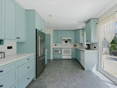 Kitchen Island Photo of 1024 160a Street, Surrey, BC