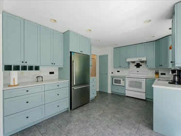 Kitchen Photo of 1024 160a Street, Surrey, BC
