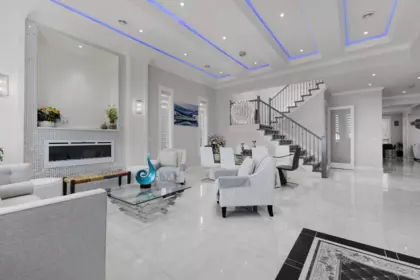Kitchen Island Photo of 18585 56 Avenue, Surrey, BC