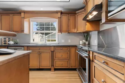 Kitchen Island Photo of 6464 Reid Road, Chilliwack, BC