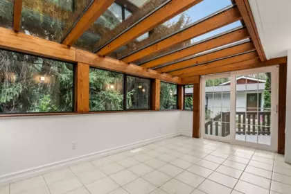 Hallway Photo of 2470 Woodstock Drive, Abbotsford, BC