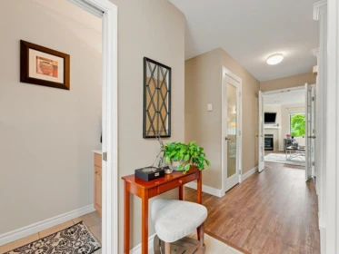 22 2133 St. Georges Avenue, North Vancouver, BC, North Vancouver — Apartment/Condo for sale