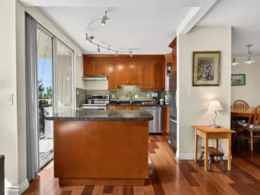 Kitchen Photo of 303 412 Twelfth Street, New Westminster, BC