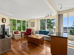 303 412 Twelfth Street, New Westminster, BC