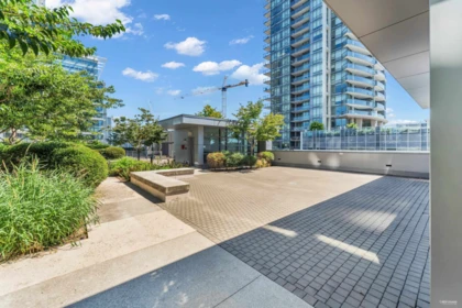 Hot Tub / Spa Photo of 910 2008 Rosser Avenue, Burnaby, BC