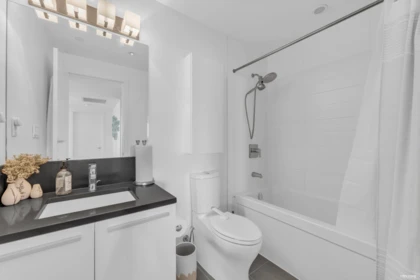 Mudroom Photo of 910 2008 Rosser Avenue, Burnaby, BC