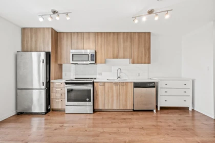Kitchen Photo of 2511 13325 102a Avenue, Surrey, BC