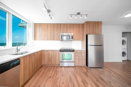 Kitchen Photo of 2309 13325 102a Avenue, Surrey, BC