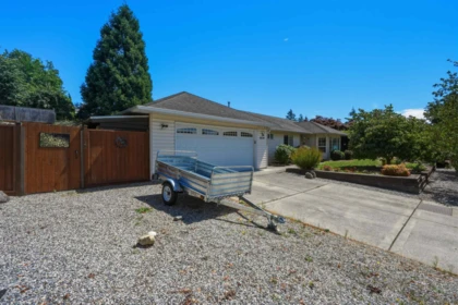 5616 Emerson Road, Sechelt, BC, Sechelt — Single Family Residence for sale