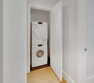 Primary Bathroom Photo of 402 3101 Burfield Place, West Vancouver, BC