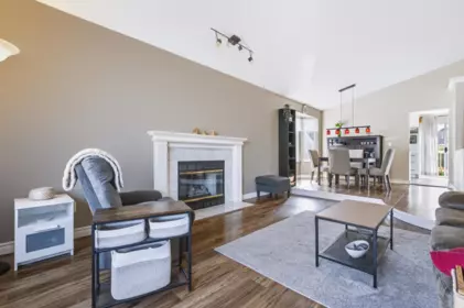 Kitchen Photo of 1 13925 70 Avenue, Surrey, BC