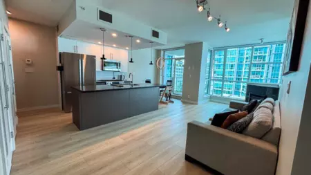 702 168 E Esplanade, North Vancouver, BC, North Vancouver — Apartment/Condo for sale