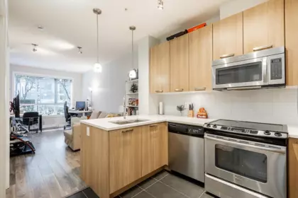 Kitchen Photo of 209 15388 105 Avenue, Surrey, BC