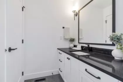 Hot Tub / Spa Photo of 3 558 Park Street, Hope, BC