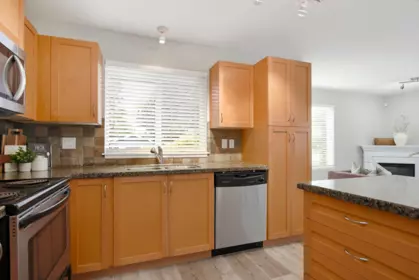 Kitchen Photo of 115 2990 Boulder Street, Abbotsford, BC