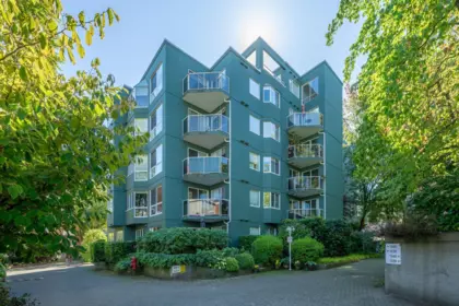 Front Yard Photo of 607 1508 Mariner Walk, Vancouver, BC