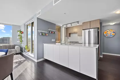 Kitchen Photo of 1007 7708 Alderbridge Way, Richmond, BC