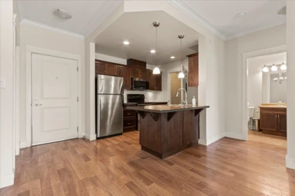 302 33338 Mayfair Avenue, Abbotsford, BC, Abbotsford — Apartment/Condo for sale
