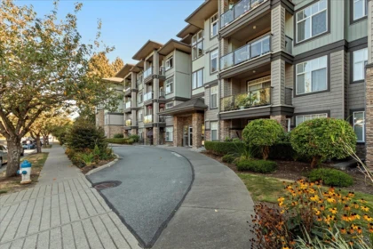 Swimming Pool Photo of 302 33338 Mayfair Avenue, Abbotsford, BC