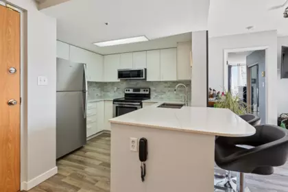 Breakfast Nook Photo of 1105 55 Tenth Street, New Westminster, BC