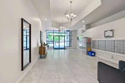 Entry Foyer Photo of 1105 55 Tenth Street, New Westminster, BC