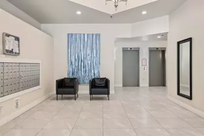 Hallway Photo of 1105 55 Tenth Street, New Westminster, BC
