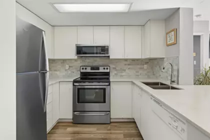 Kitchen Island Photo of 1105 55 Tenth Street, New Westminster, BC