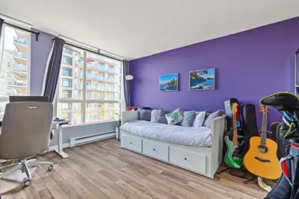 Powder Room Photo of 1105 55 Tenth Street, New Westminster, BC