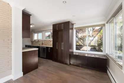 Entry Foyer Photo of 424 W Queens Road, North Vancouver, BC