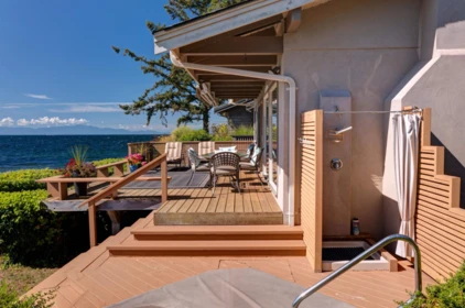 6577 Sunshine Coast Highway, Sechelt, BC, Sechelt — Single Family Residence for sale