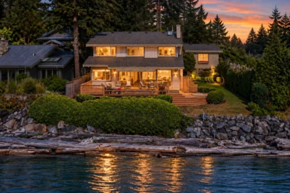 6577 Sunshine Coast Highway, Sechelt, BC, Sechelt — Single Family Residence for sale