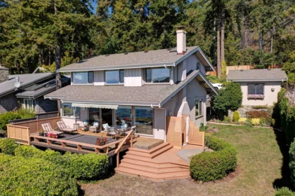 6577 Sunshine Coast Highway, Sechelt, BC, Sechelt — Single Family Residence for sale