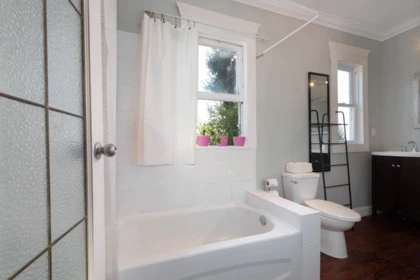 Guest Bathroom Photo of 219 E 29th Street, North Vancouver, BC